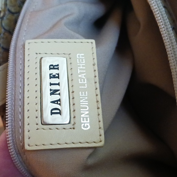 LEATHER HANDBAG/"Danier", reptile print, 2 zipper pockets, 2 main pockets, NEW - Picture 5 of 14